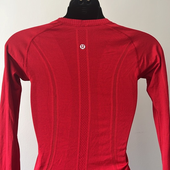 #112. Lululemon Swiftly Tech Long Sleeve 2.0 - Picture 11 of 15